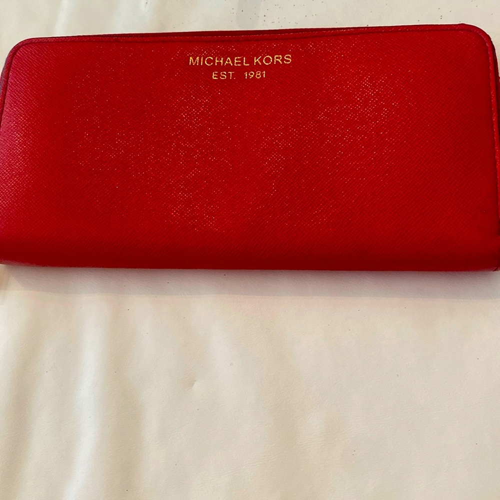Michael Kors Red Great wallet with all the pockets inside. Purchased in AbuDhabi